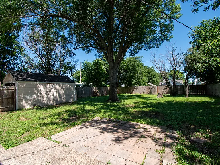 2606 Pine Ave — Photo 16