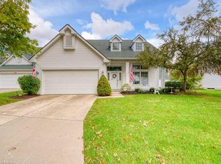 110 Greenward Way N #17, North Olmsted, OH 44070