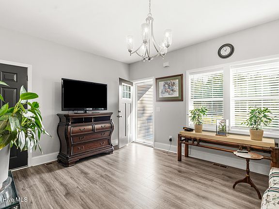4th image of 3 Bridle Place