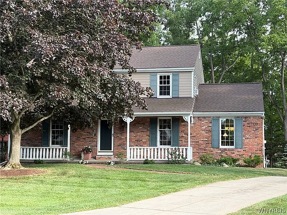 2nd image of 1215 Carriage Dr