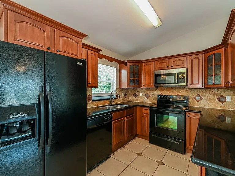 1733 SW 22nd Ln — Photo 9