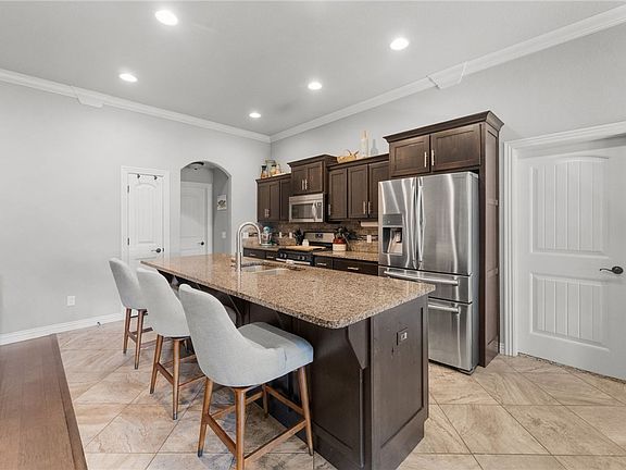 3rd image of 807 Sand St