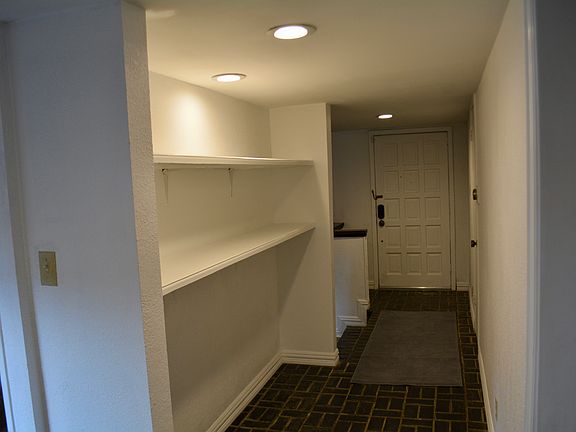 4th image of 3140 Pin Oak Ct