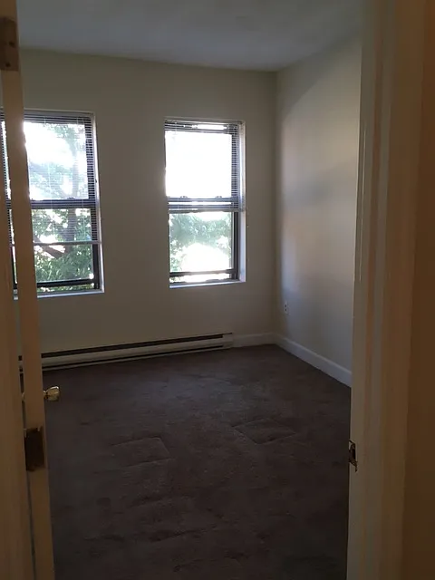 4 bed, 9999 sqft, $4,800 — Photo 3