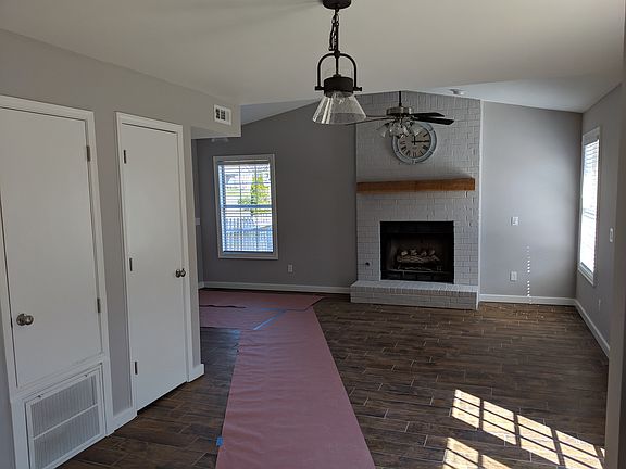 2nd image of 5 Brookhaven Ct