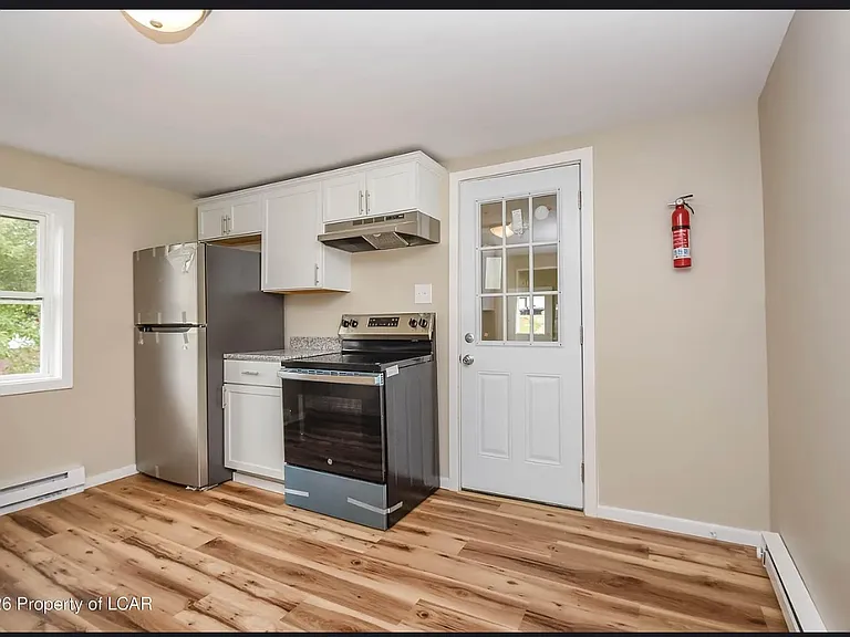 451 Moss St #2 — Photo 4