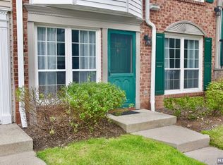 727 Pepperidge Rd, Mahwah, NJ 07430