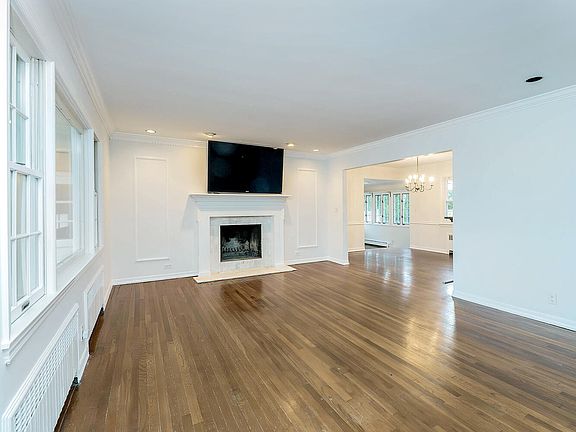 Living Room with fireplace