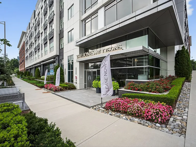 The Jones at Tysons — Photo 44