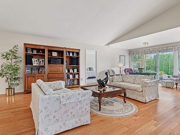 3rd image of 16155 16a Ave