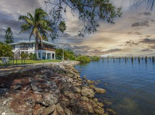 422 Indian River Dr #1, Sebastian, FL 32958