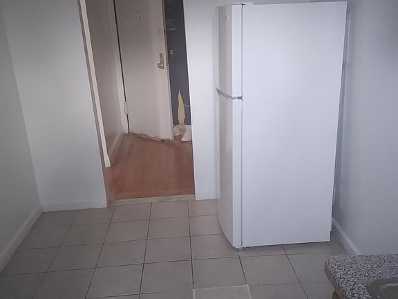 4th image of 2769 University Ave APT 3A