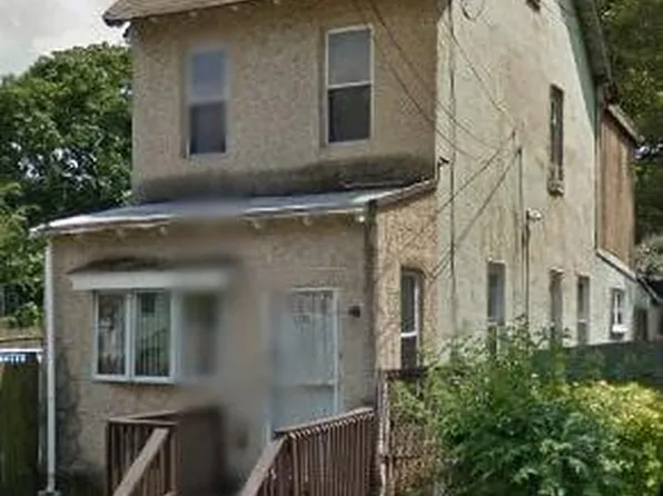 2818 Saunders St, Camden, NJ 08105