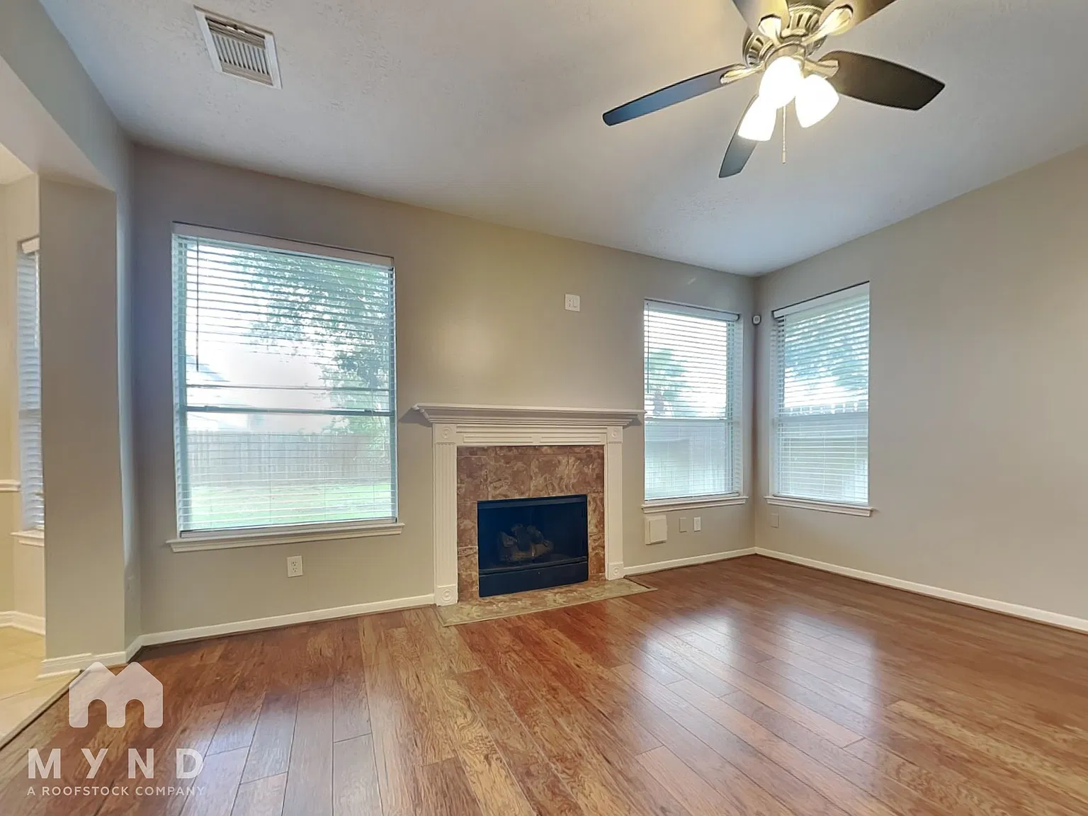 3 bed, 2.5 bath, 2208 sqft, $2,145 — Photo 4
