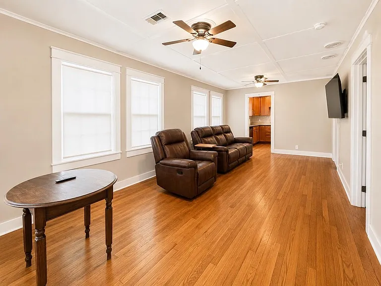 5707 Delfren Ln — Photo 3