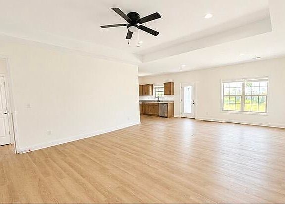 4th image of 308 Cinchpost Cir
