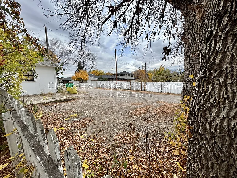 319 8a Ave S #UPPER — Photo 18