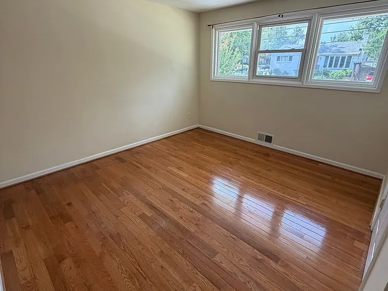 2518 Harmon Rd — Photo 5