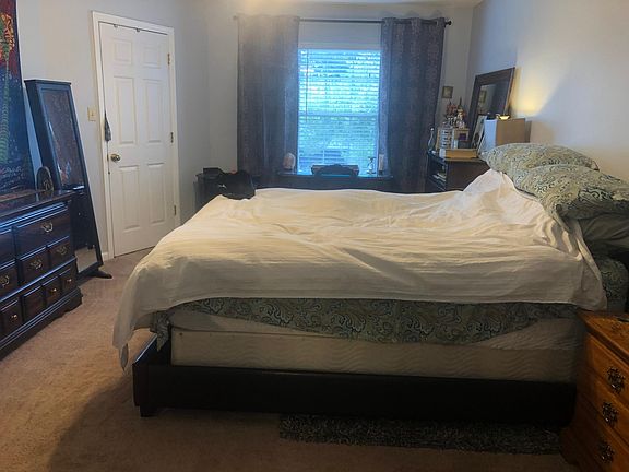 Master bedroom. Large walk-in closet.