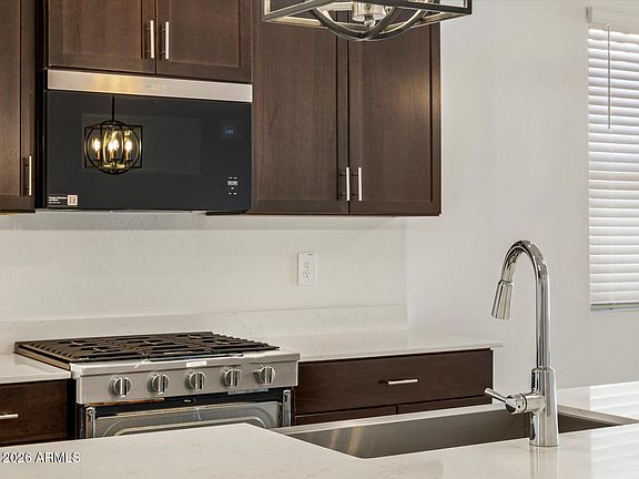4th image of 3662 N CAMDEN Drive