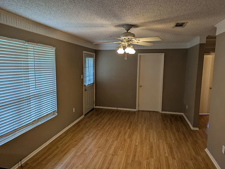 313 Timic Dr — Photo 4