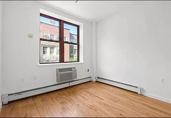 4th image of 190 E 7th St APT 516