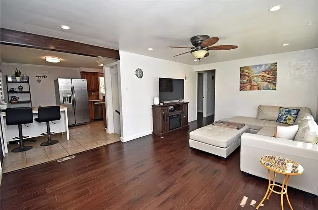 3 bed, 1.5 bath, 1200 sqft, $1,950 — Photo 2