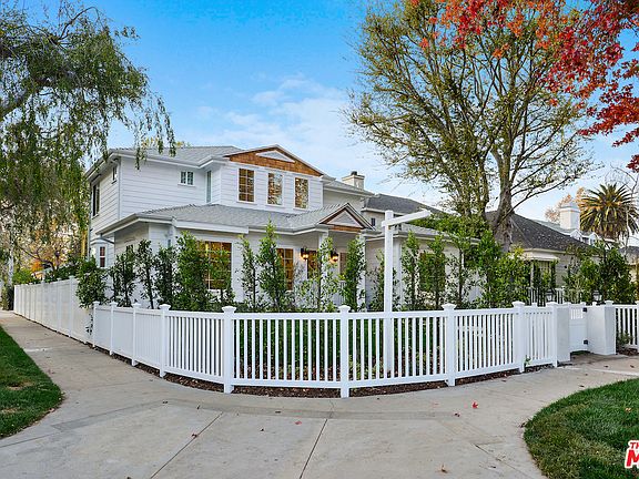 3rd image of 4205 Camellia Ave