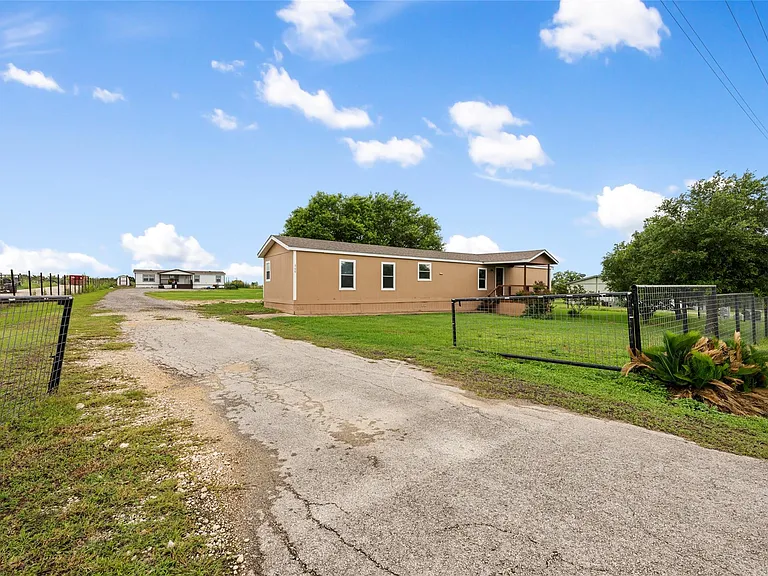 360 Shady Oaks #A — Photo 6