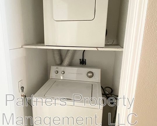 4th image of 1538 N Addington Ave