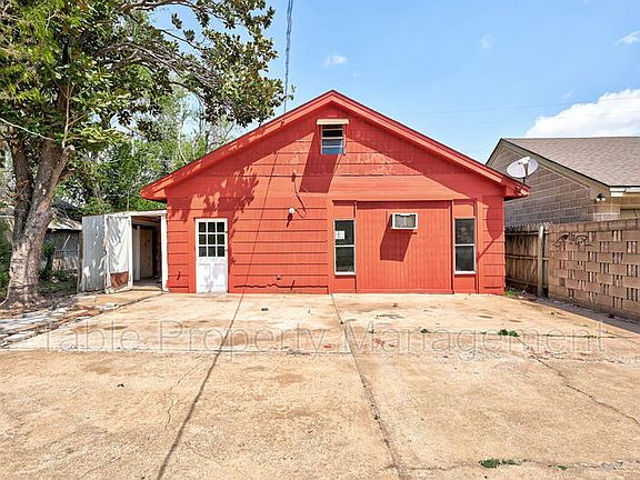 2nd image of 931 1/2 SW 58th St