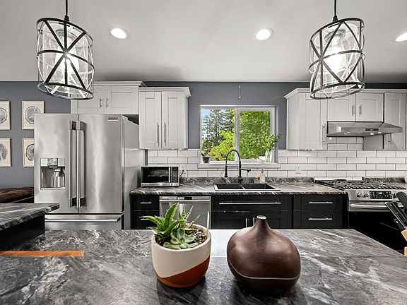 5th image of 690 Smith Rd #5