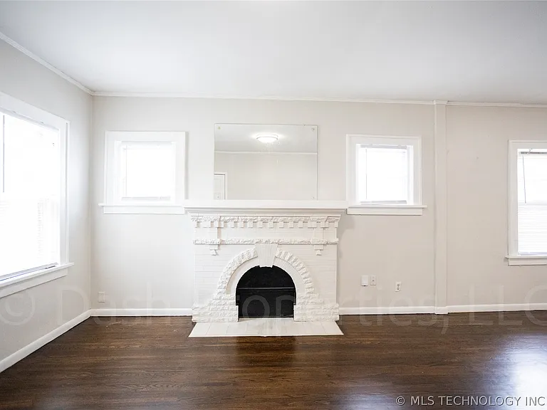 1119 S Florence Ave — Photo 10
