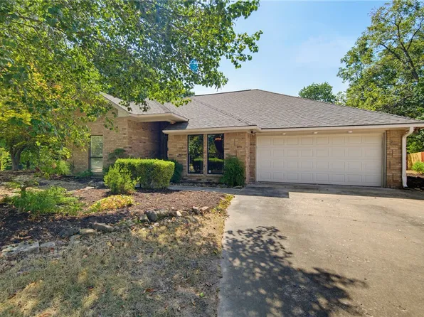 104 S Pleasant Ridge Dr, Rogers, AR 72756