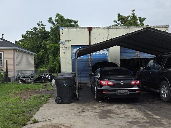 4th image of 4037 N Galvez St