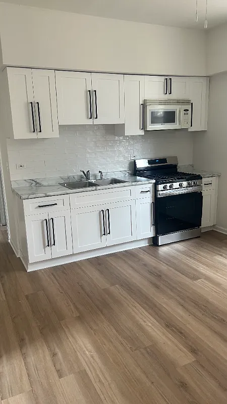 3 bed, 1200 sqft, $1,900 — Photo 2