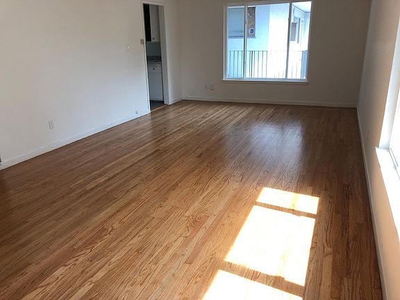 Living ROOM/Dining Area