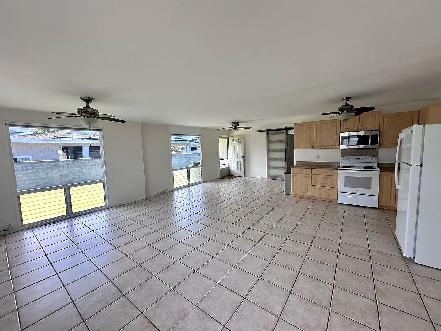 For Rent - Coconut Grove 420A Oneawa St. — Photo 2
