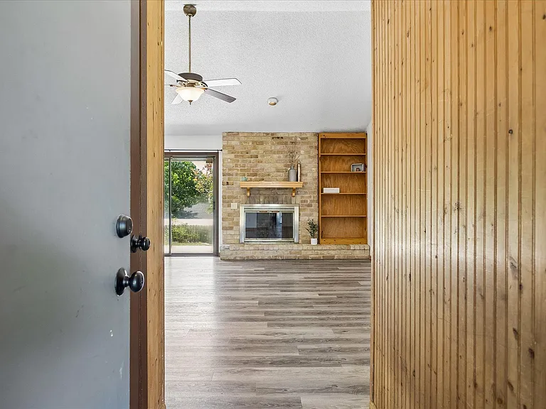 10010 Faylin Dr — Photo 4