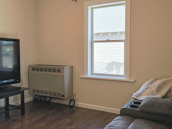 4th image of 105 Delwood St