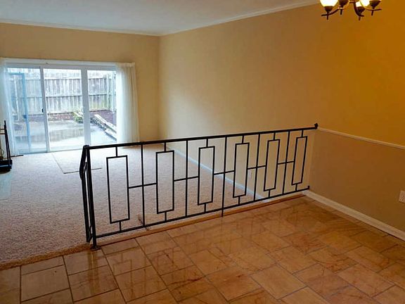 3rd image of 2824 Chateau Cir