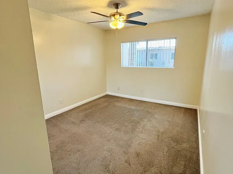 4261 Swift Ave — Photo 8