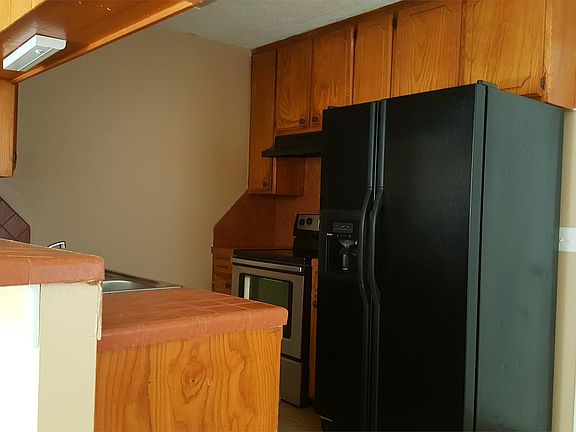 4th image of 16078 Shoshone Dr