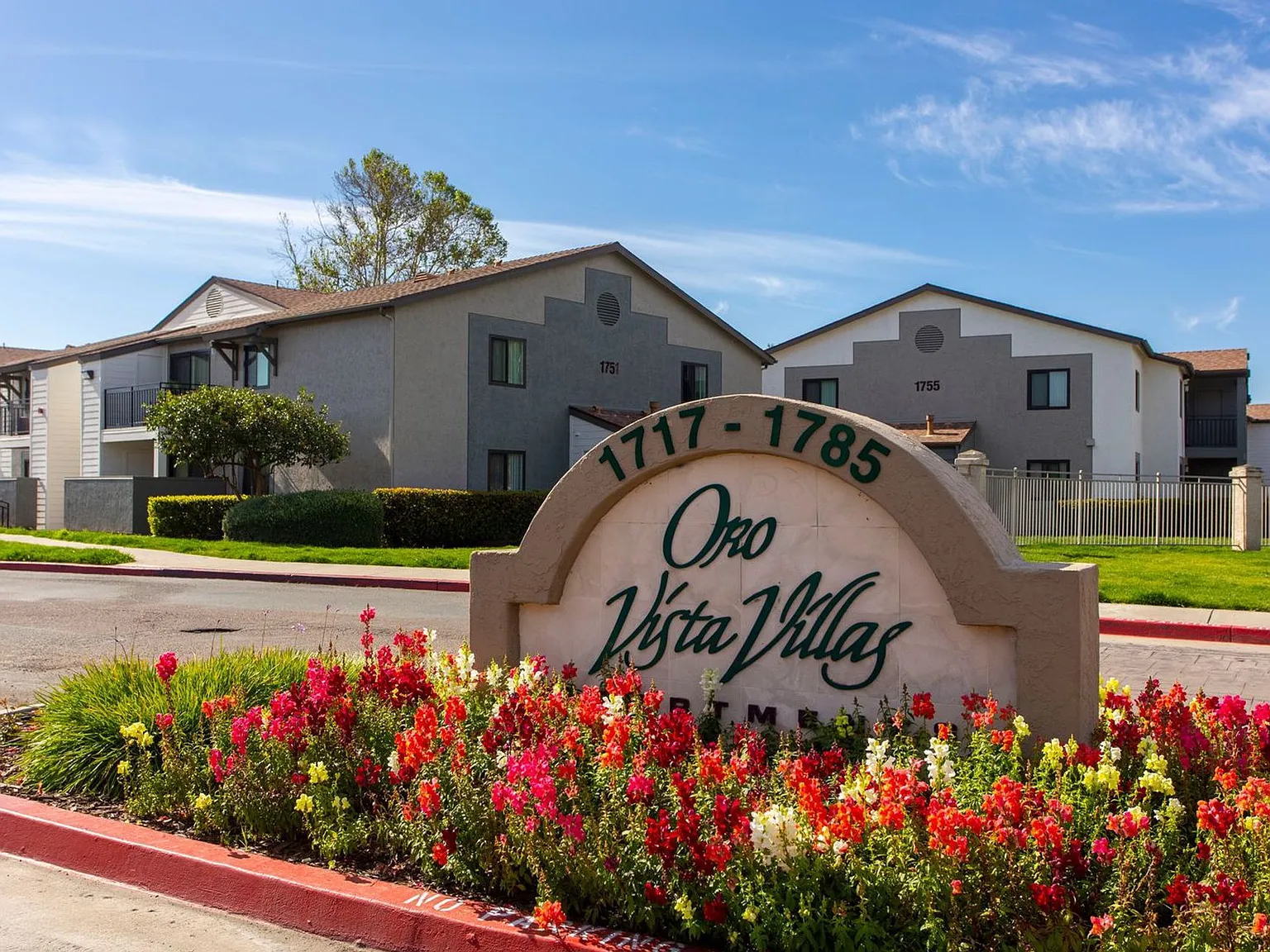Oro Vista Apartments — Photo 1
