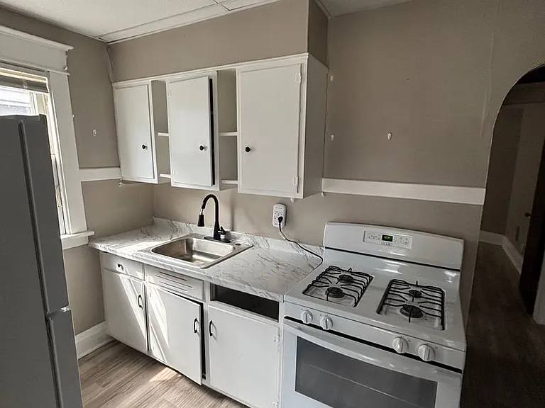 500 Colvin Ave — Photo 3