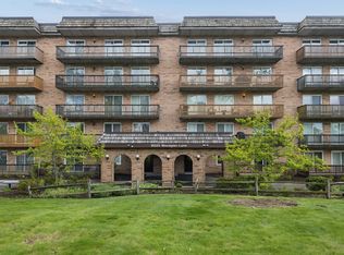 8025 Woodglen Ln APT 403, Downers Grove, IL 60516