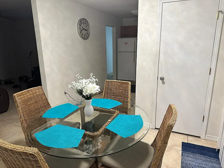 Laurel Dr — Photo 17