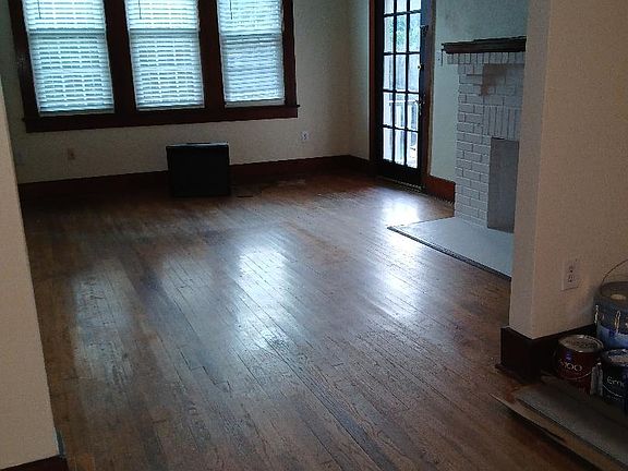 looking from dining room to living 
room. Door to outside porch.
All new paint on walls and ceilings.