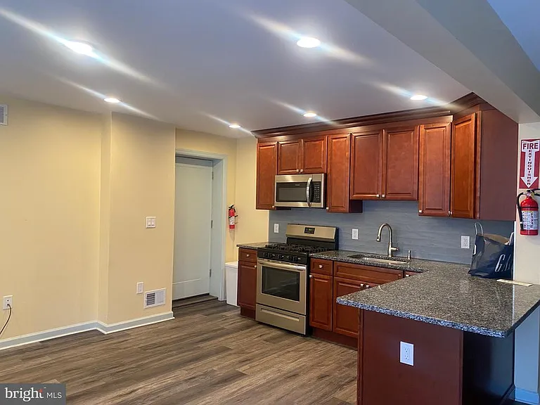401A Lawrence St — Photo 2