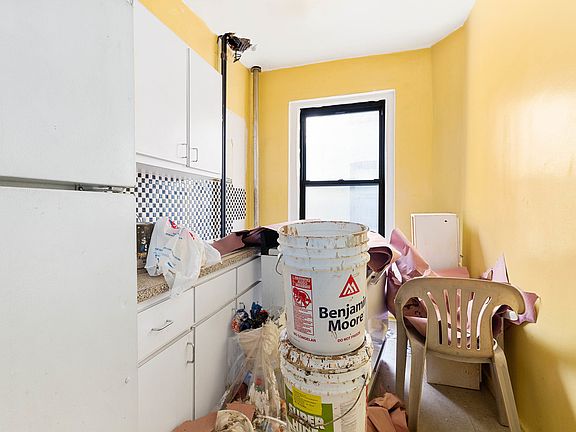 4th image of 20 Laurel Hill Ter APT 6I